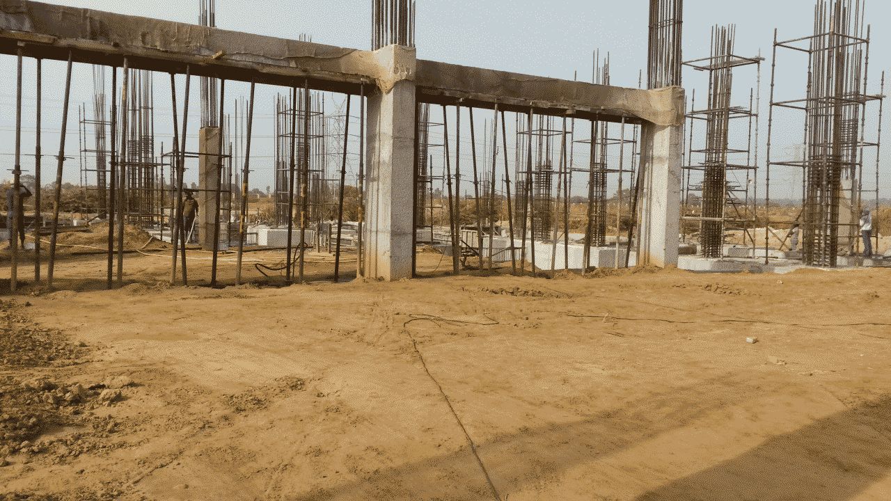 Column raising in progress for SNSS Building, 24/07/2015